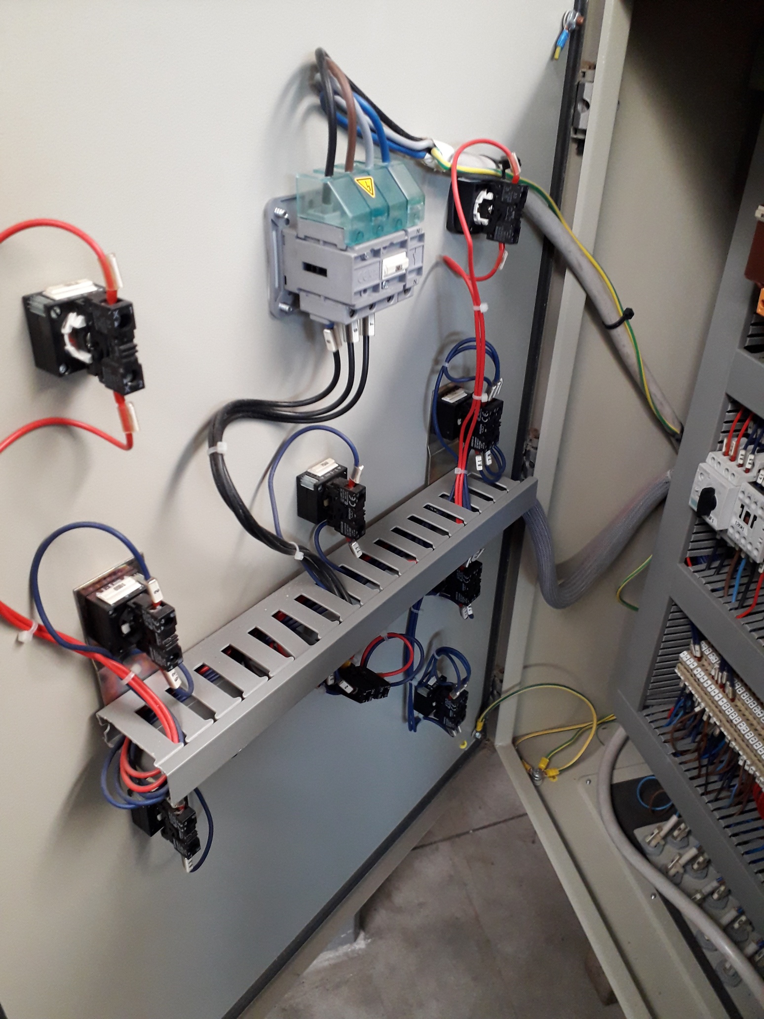 Quadro elettrico vista interna (2)